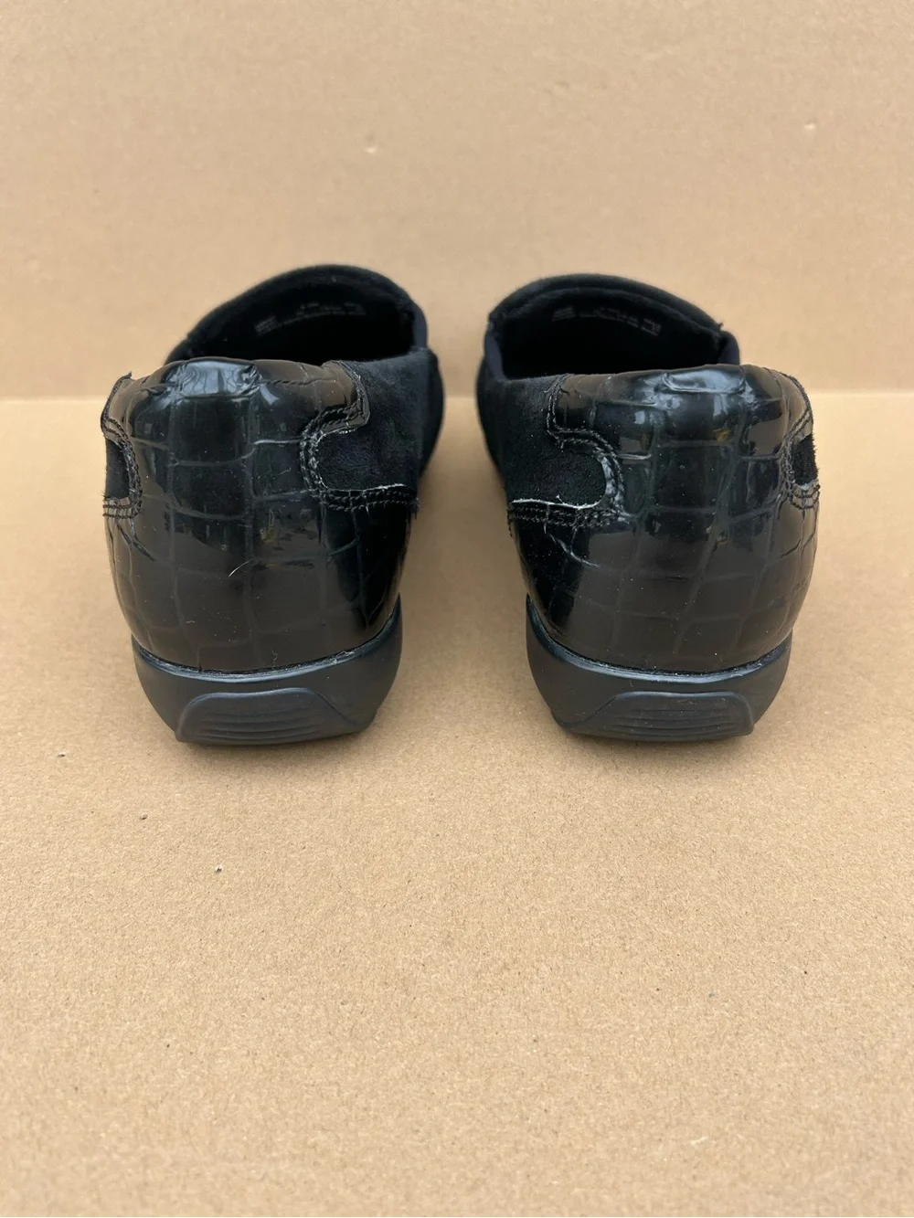 Clarks Noreen Everyday Shoes slip on Loafers 8.5 Black Women’s Suede shoes Croc